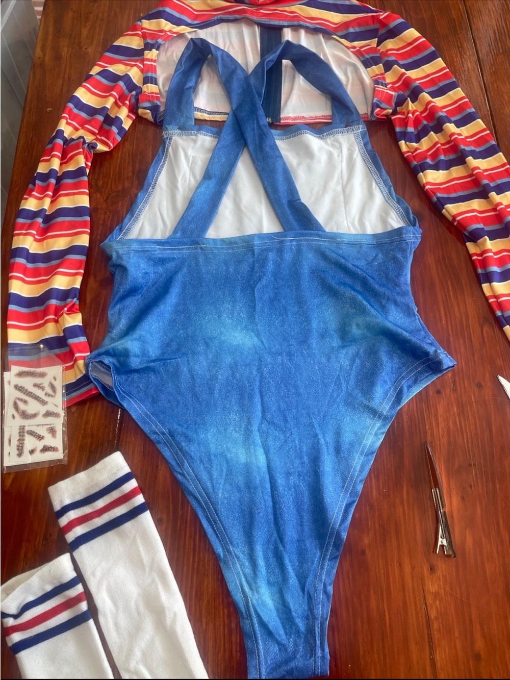 Womans Chucky costume COMPLETE W WIG AND ACCESSORIES - Picture 7 of 8